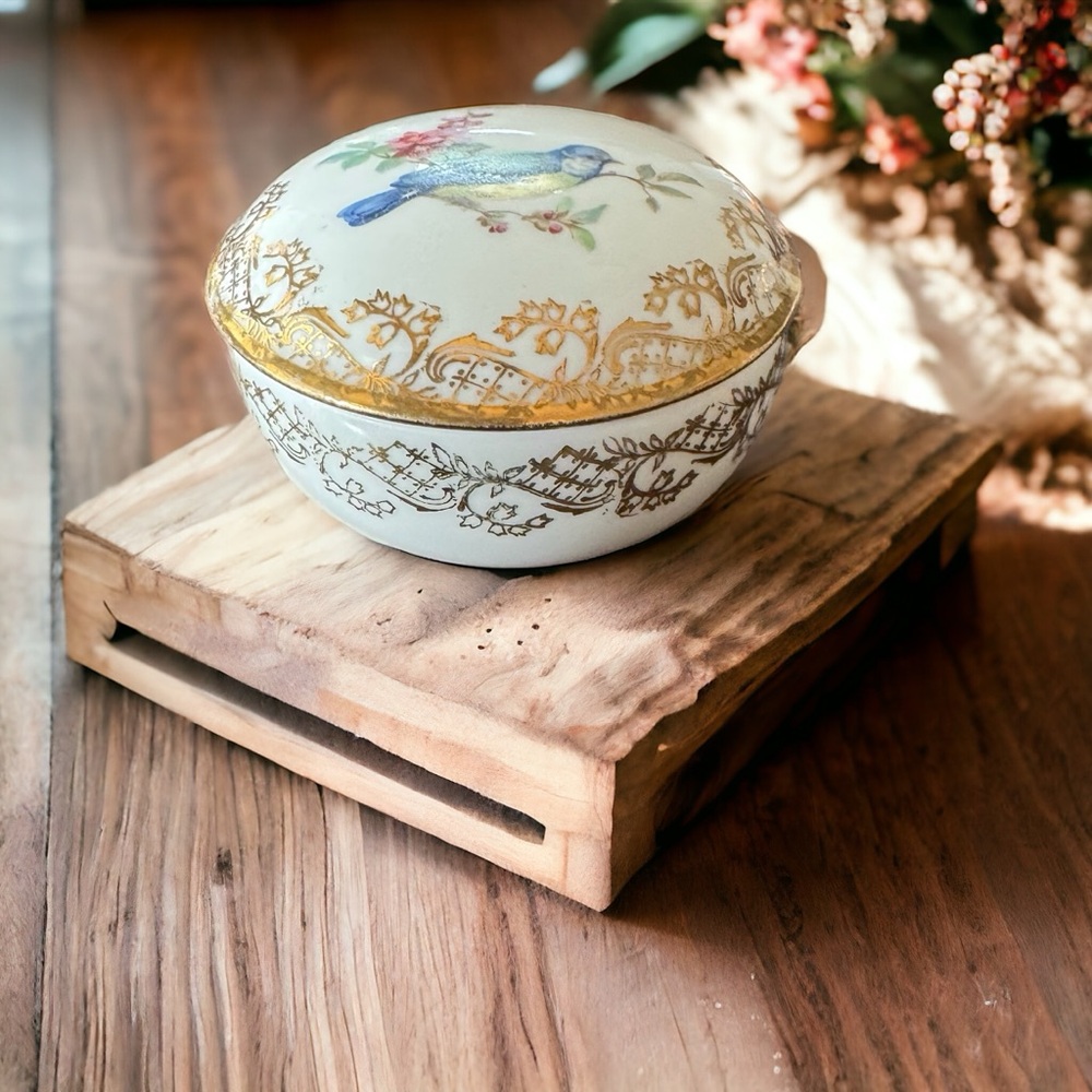 Limoges France Porcelaine Artistique Bon Bon/ Trinket Dish